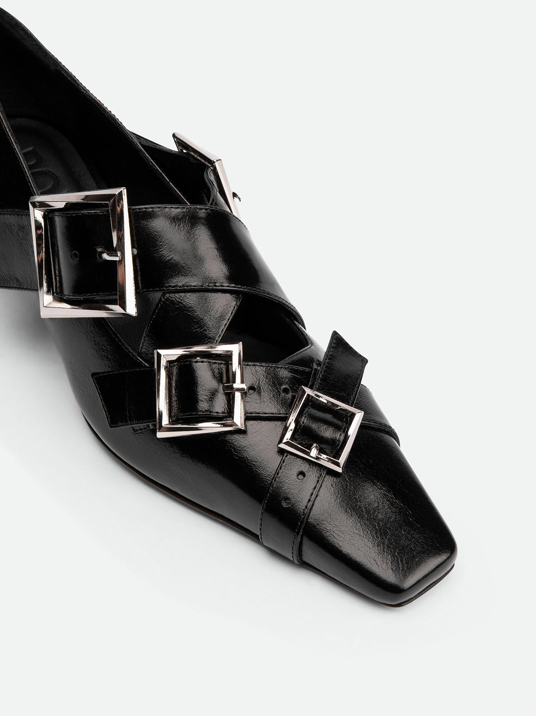 Maeve Black Crinkled Glossy Leather Low Heel Pumps – Toe Close-up View – POEVE Collection