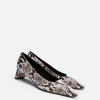 Dalie Snake-Embossed Leather Pump – Angled Side View – POEVE Collection