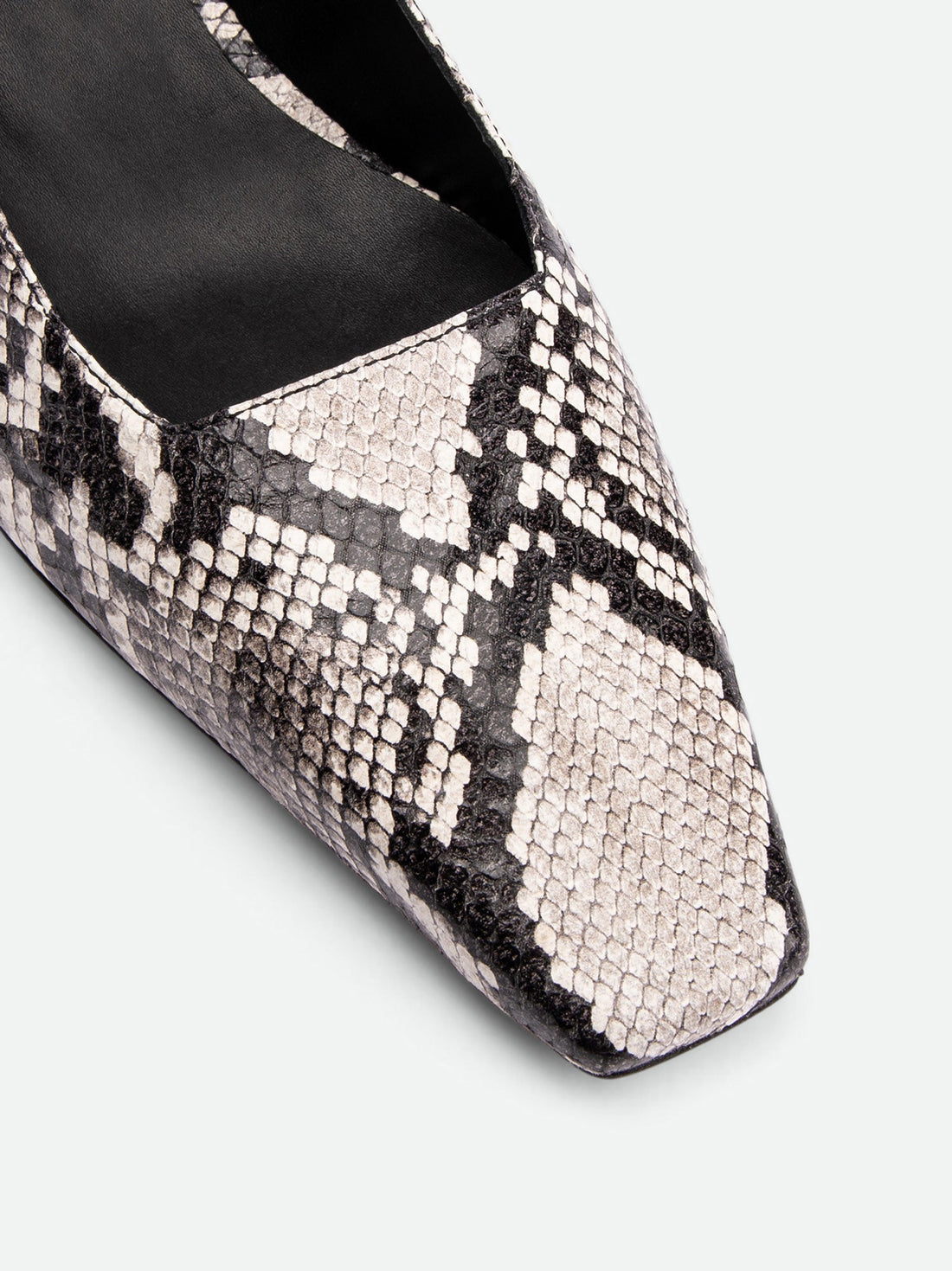 Dalie Snake-Embossed Leather Pump – Toe Close-up View – POEVE Collection