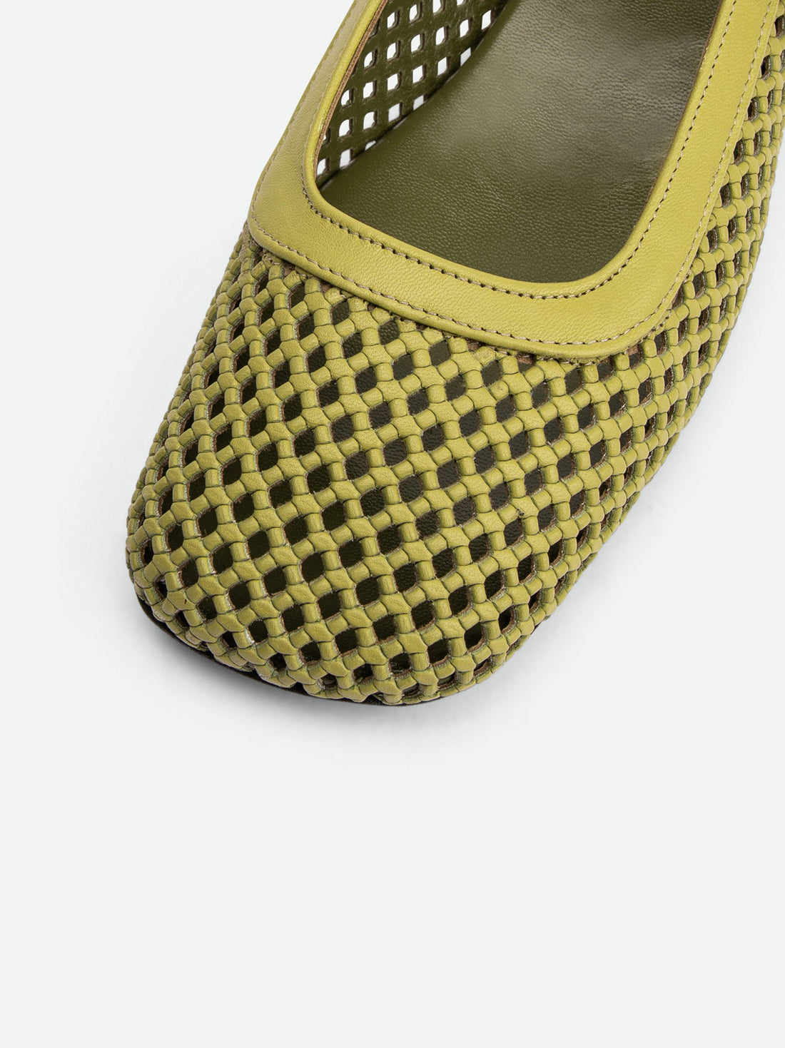 Amelia Perforated Green Leather Ballerinas - Toe Close-up View - POEVE Collection