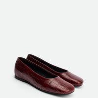 Emery Brick Red Crocodile-Print Leather Ballerinas – Angled View – POEVE Collection