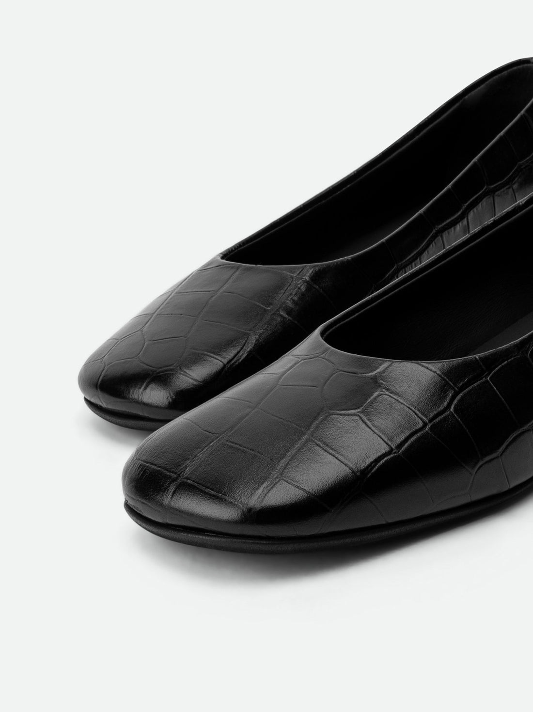 Emery Ballerinas Black Croco Leather - Side Close-Up View - POEVE - Made in Italy