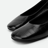 Emery Ballerinas Black Croco Leather - Side Close-Up View - POEVE - Made in Italy