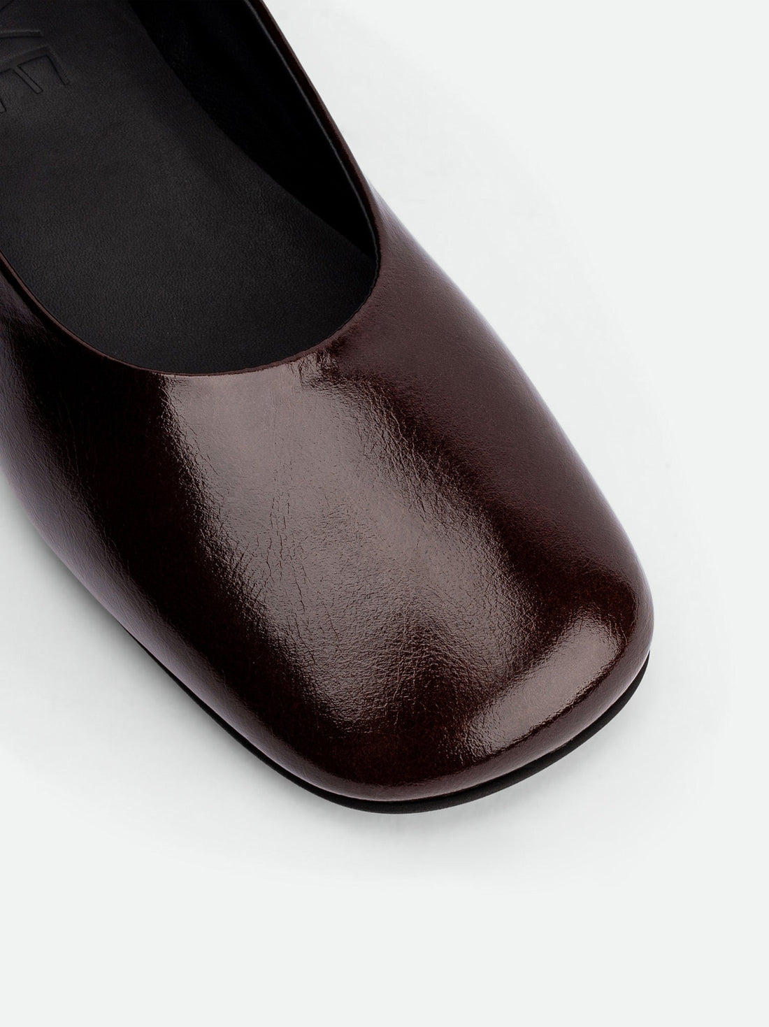 Emery Brown Crinkled Patent Leather Ballerinas – Toe Close-up View – POEVE Collection