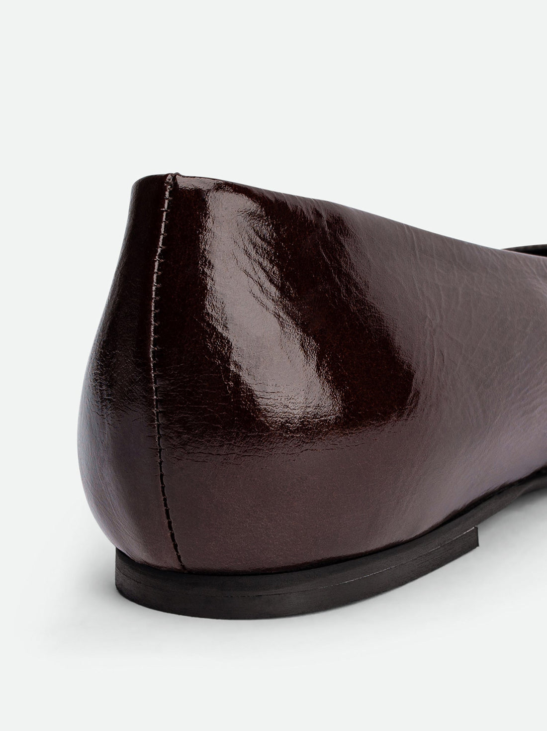 Emery Brown Crinkled Patent Leather Ballerinas – Heel Close-up View – POEVE Collection
