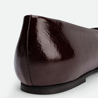 Emery Brown Crinkled Patent Leather Ballerinas – Heel Close-up View – POEVE Collection