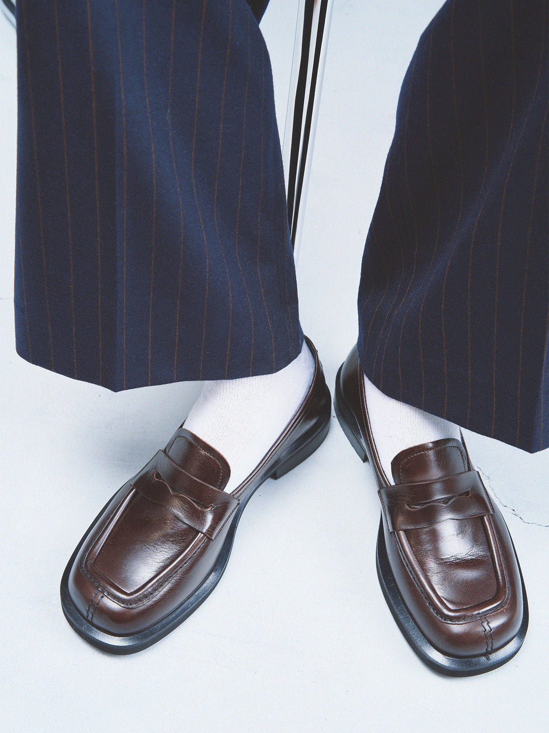 Senna Dark Brown High-Gloss Crinkled Leather Loafers – Campaign Photo – POEVE Collection