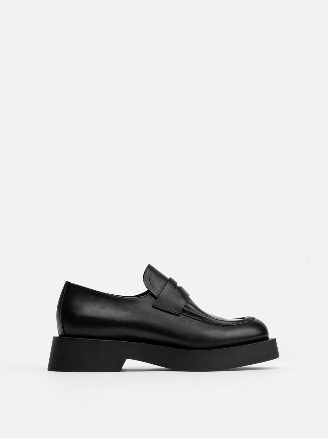 Vix Black Leather Platform Loafer – Side View – POEVE Collection
