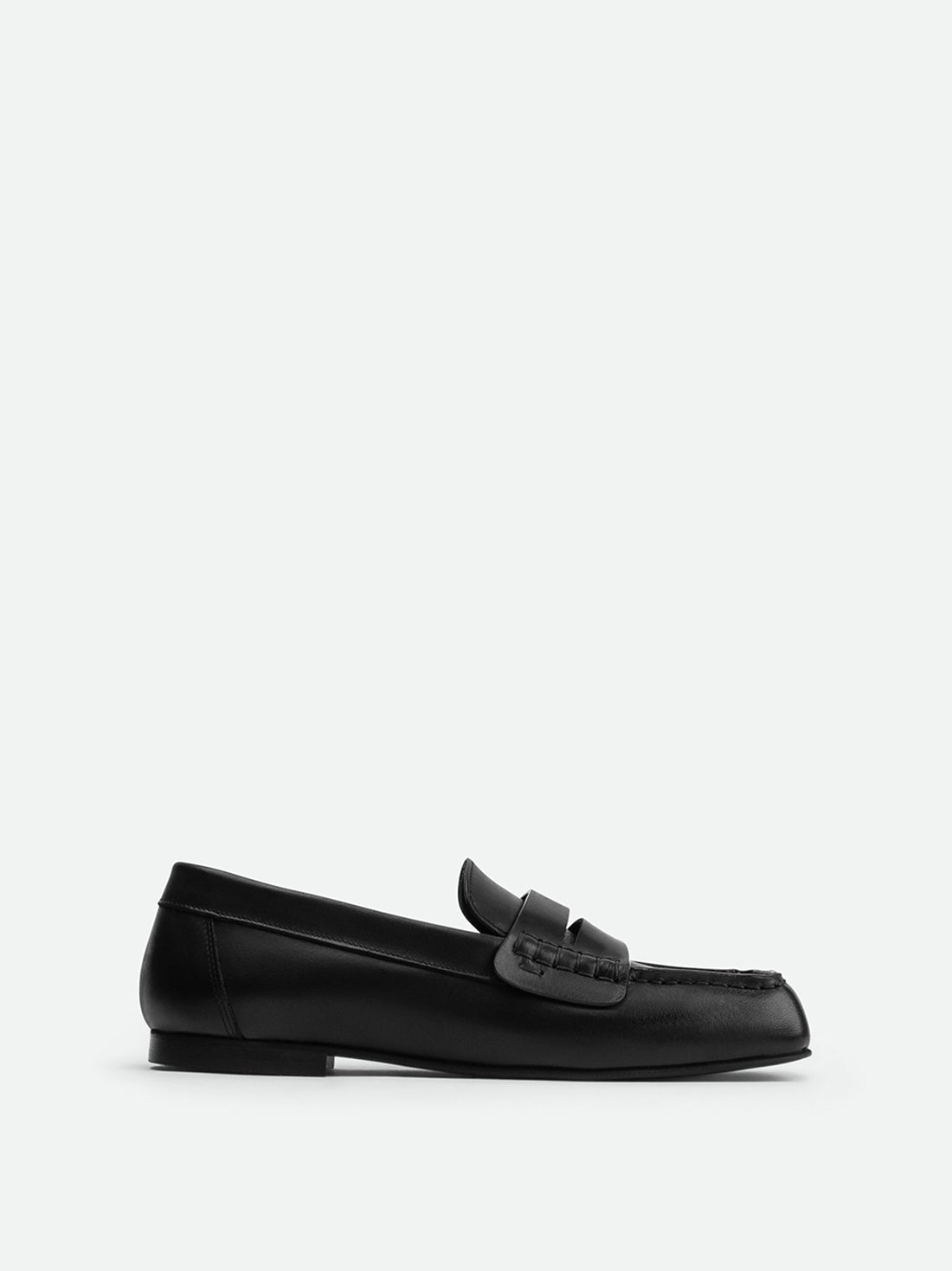 Finley Black Leather Loafers - Side View - POEVE Collection