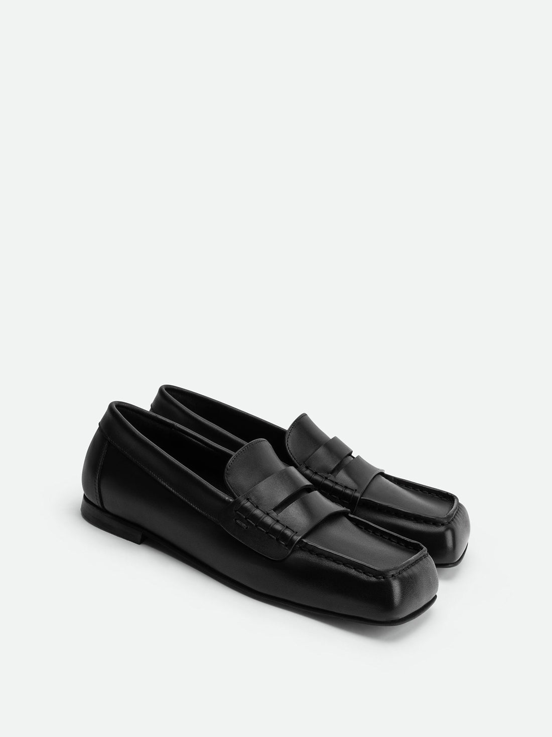 Finley Black Leather Loafers - Angled Side View - POEVE Collection