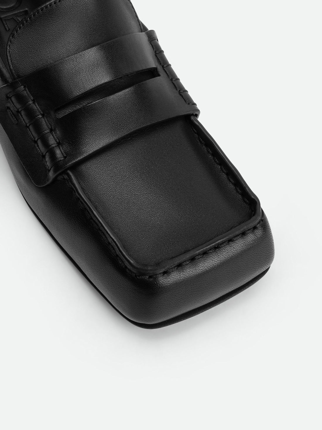 Finley Black Leather Loafers - Toe Close-up View - POEVE Collection