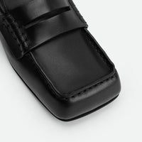 Finley Black Leather Loafers - Toe Close-up View - POEVE Collection