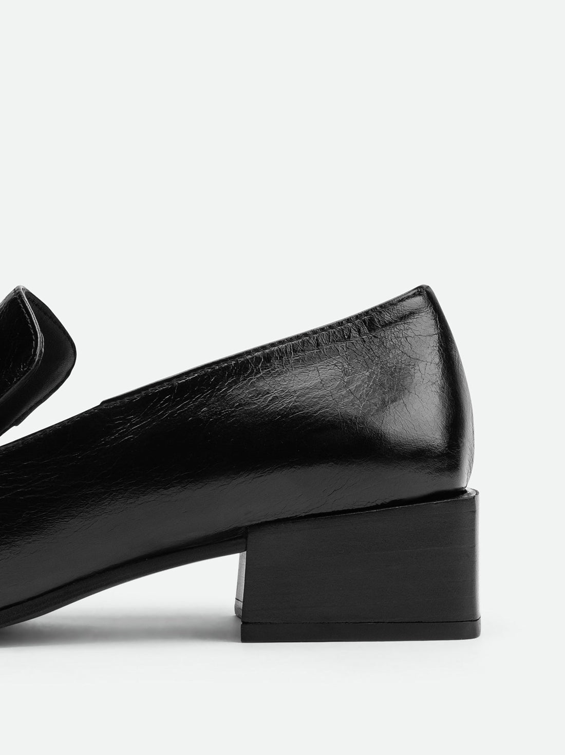 Gwen Black Crinkled High-Gloss Leather Loafers – Heel View – POEVE Collection