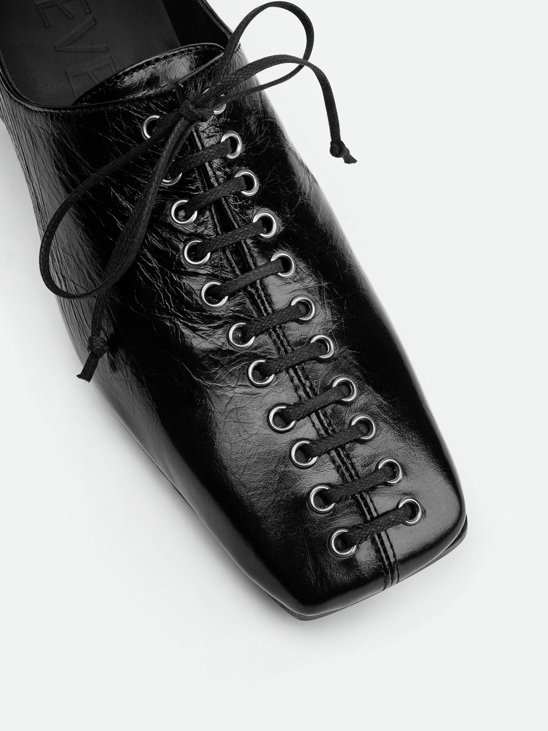 Andee Black Crinkled Glossy Leather Lace-Up Shoes – Toe Close-Up View – POEVE Collection