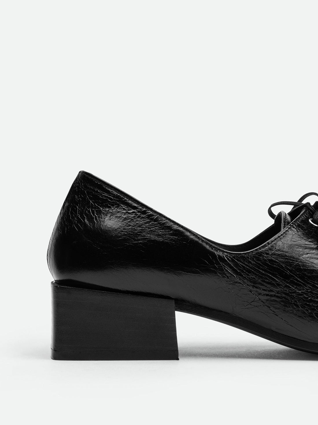 Andee Black Crinkled Glossy Leather Lace-Up Shoes – Heel View – POEVE Collection