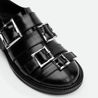 Mira Black Brushed Leather Flat Shoes – Toe Close-up View – POEVE Collection