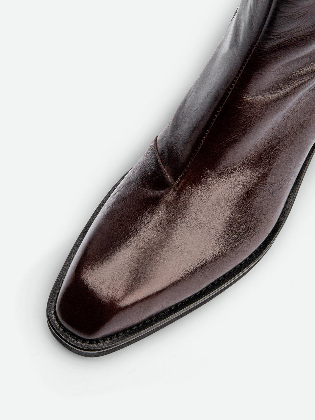 Elow Dark Brown Crinkled Glossy Leather Ankle Boots – Toe Close-Up View – POEVE Collection