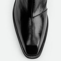Elow Black Crinkled Glossy Leather Ankle Boots – Toe Close-Up View – POEVE Collection