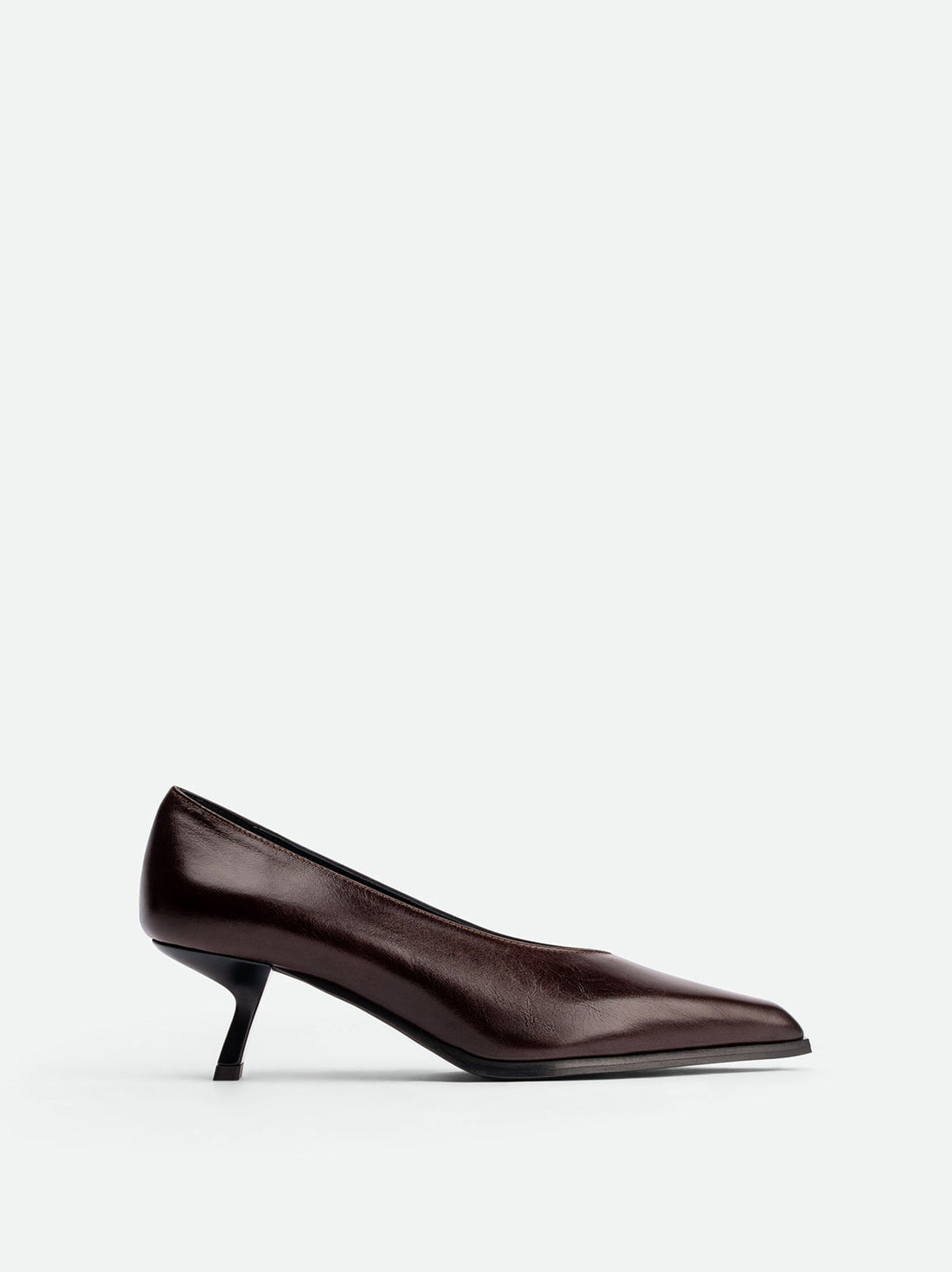 Yonne Dark Brown Crinkled Glossy Leather Pumps – Side View – POEVE Collection
