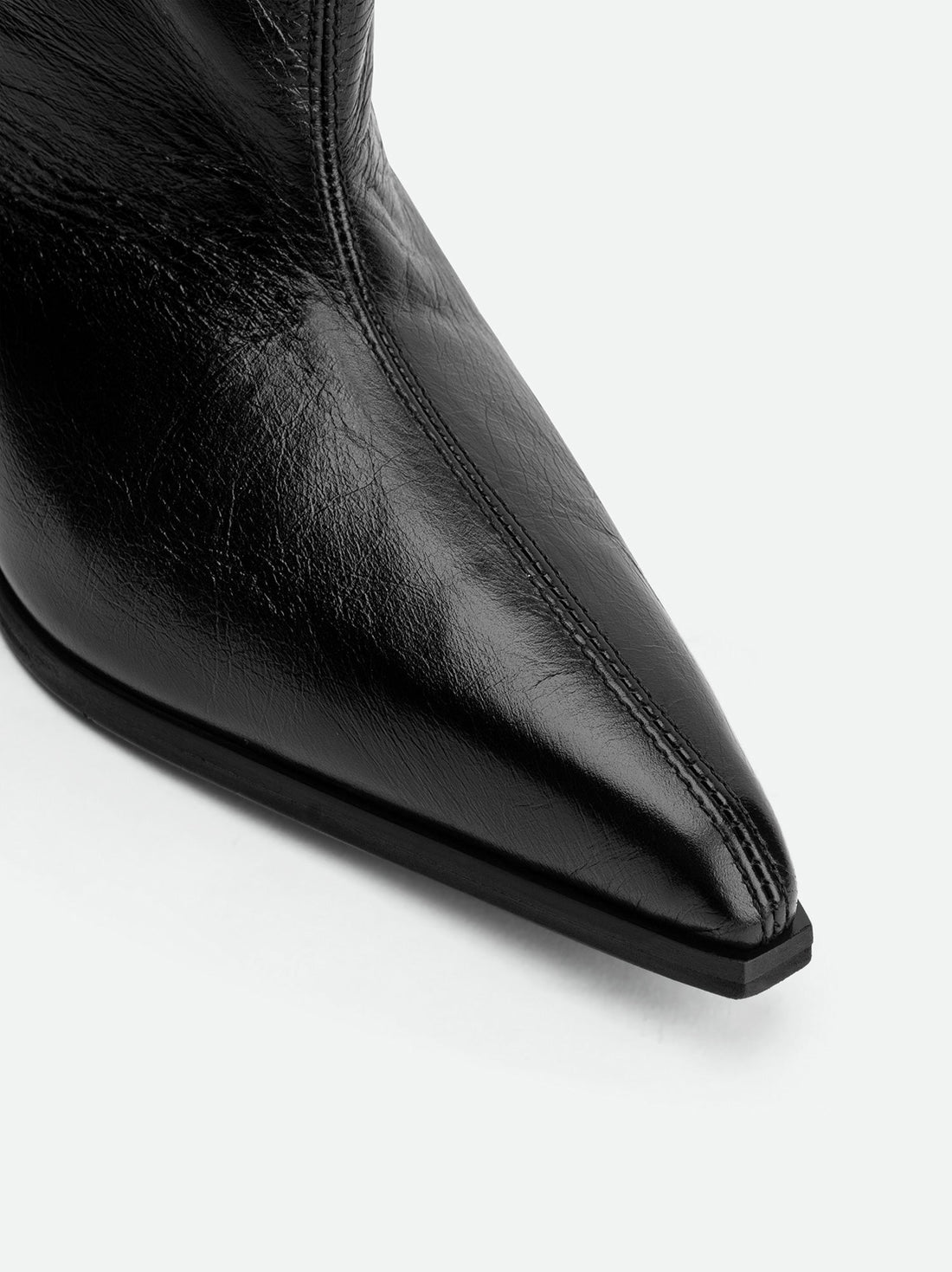 Auree Black Crinkled Glossy Leather Knee-High Boots – Toe Close-up View – POEVE Collection