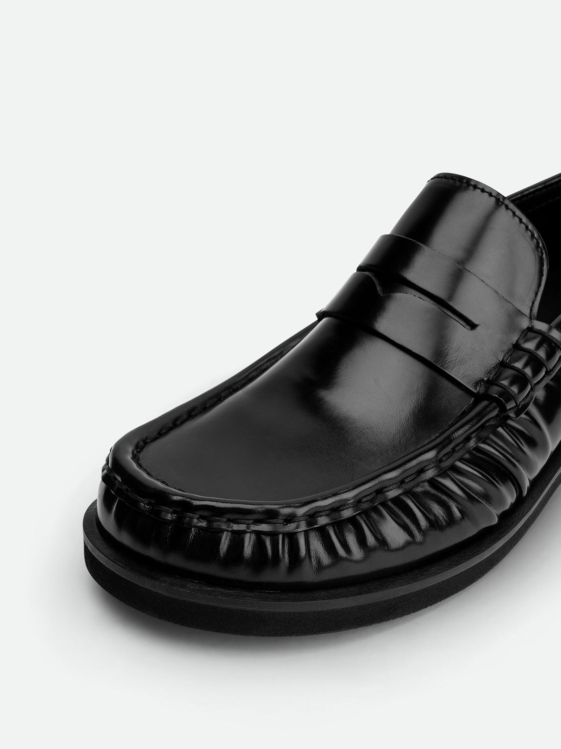 Vera Black Brushed Leather Loafers - Toe Close-up View - POEVE Collection