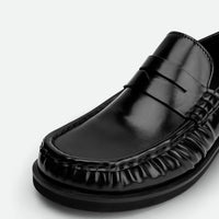 Vera Black Brushed Leather Loafers - Toe Close-up View - POEVE Collection