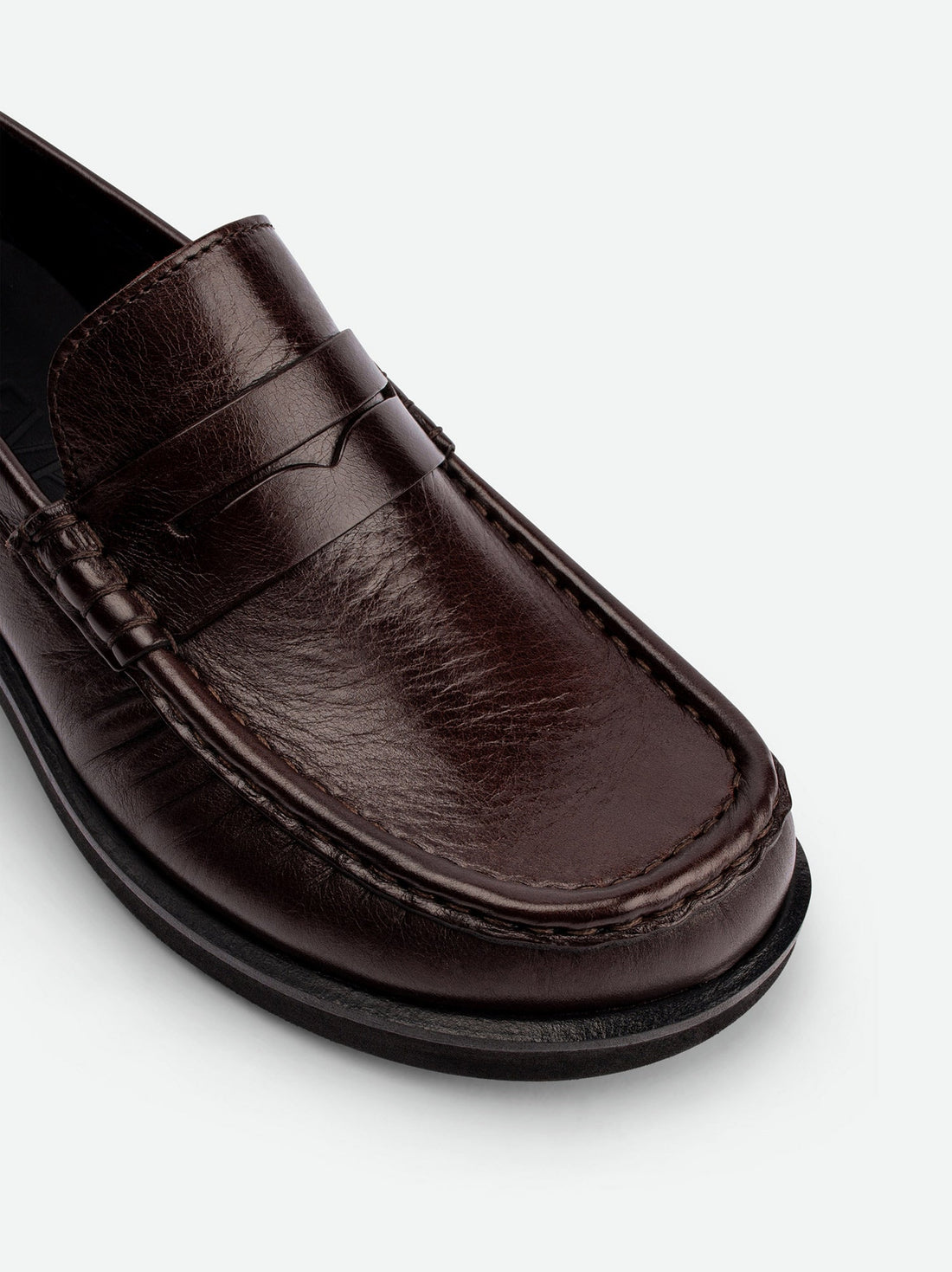 Vera Brown Leather Loafers - Toe Close-up View - POEVE Collection