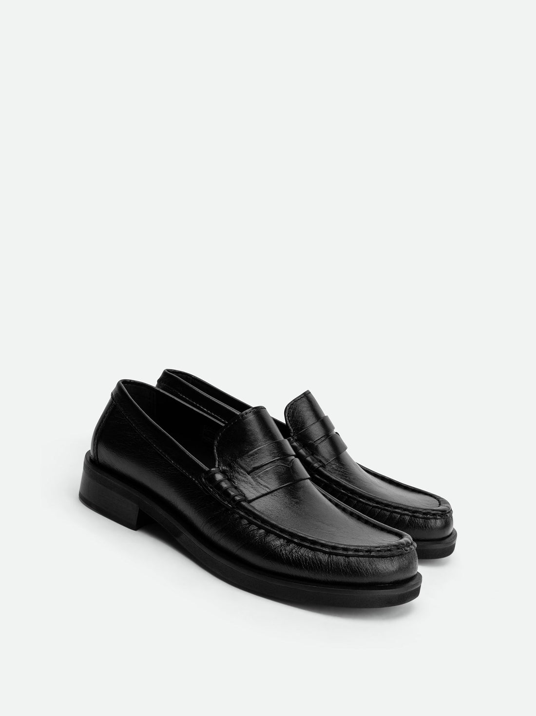 Vera Black Leather Loafers - Angled Side View - POEVE Collection