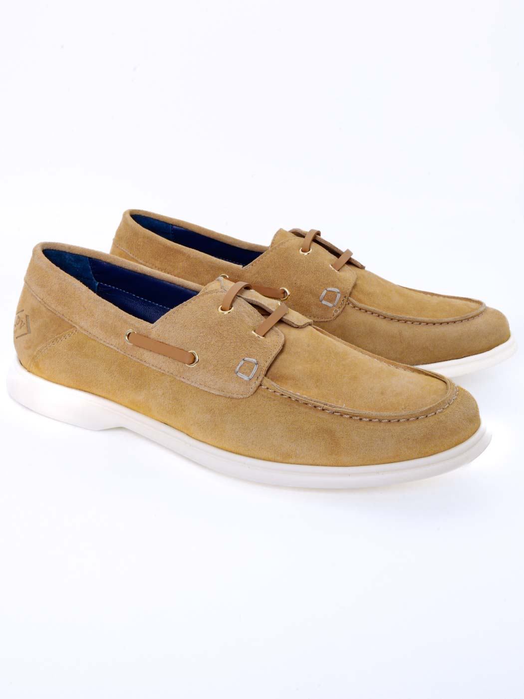 Albert Beige Crust Leather Lace-up Boat Shoes - Three-Quarters View - POEVE Collection