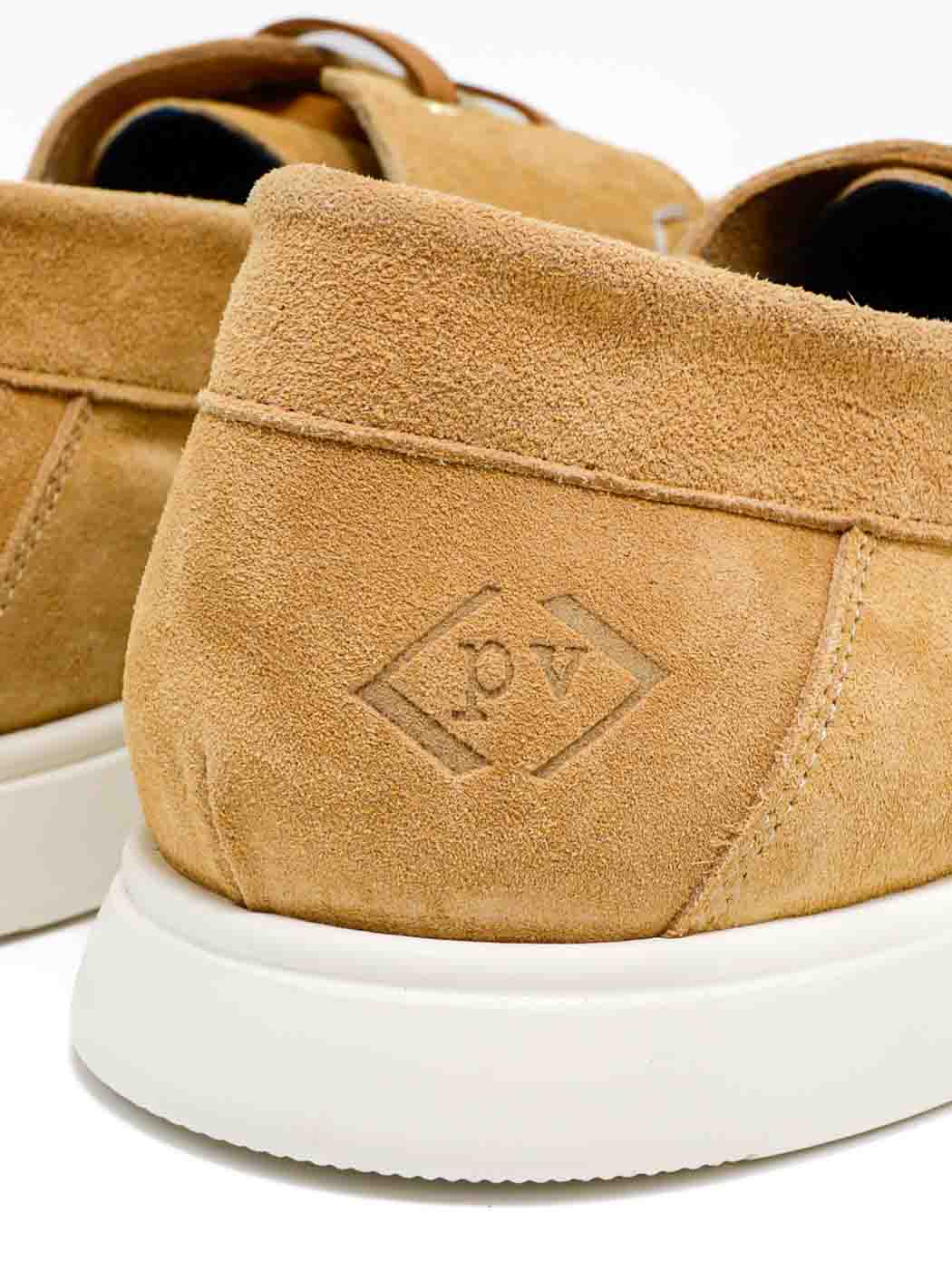 Albert Beige Crust Leather Lace-up Boat Shoes - Back Close-up View - POEVE Collection