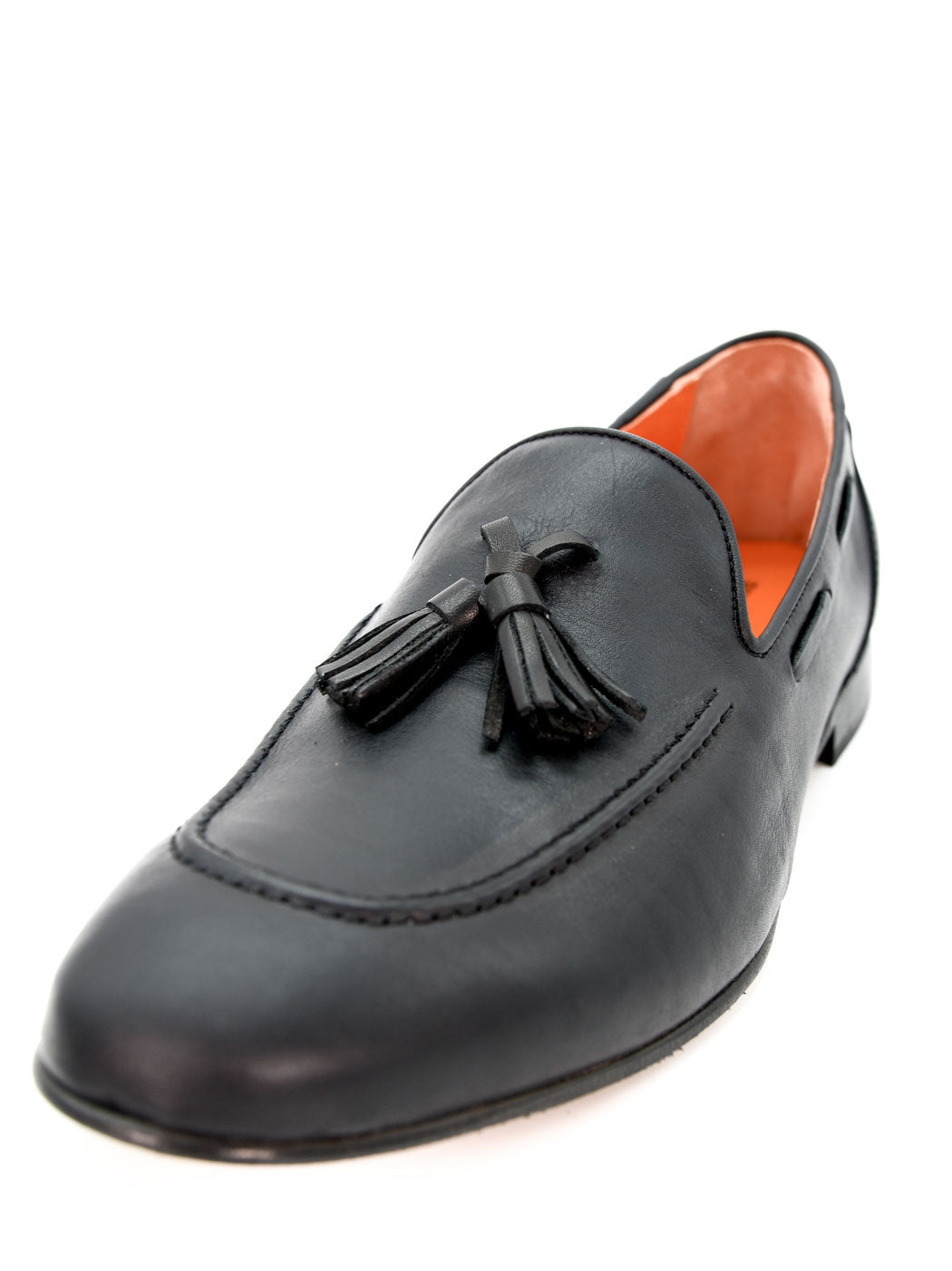 Axel Black Leather Loafers with Leather Tassels - Toe Close-up View - POEVE Collection