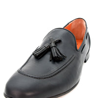 Axel Black Leather Loafers with Leather Tassels - Toe Close-up View - POEVE Collection