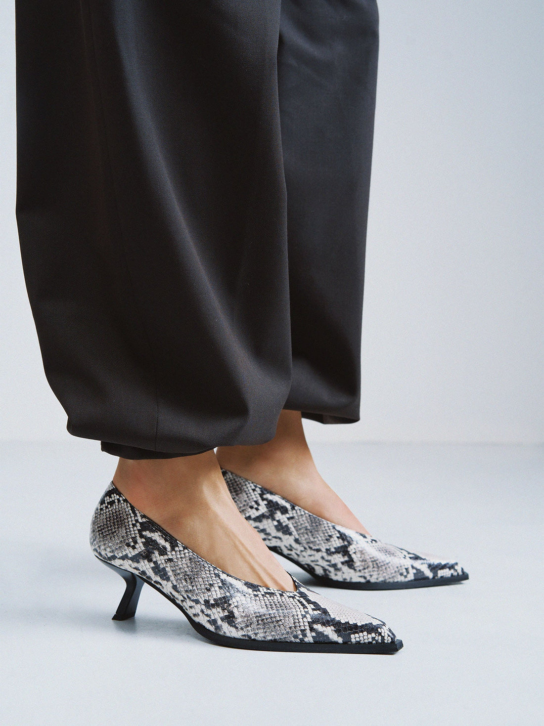 Yonne Snake-Embossed Leather Pumps – Campaign Photo – POEVE Collection
