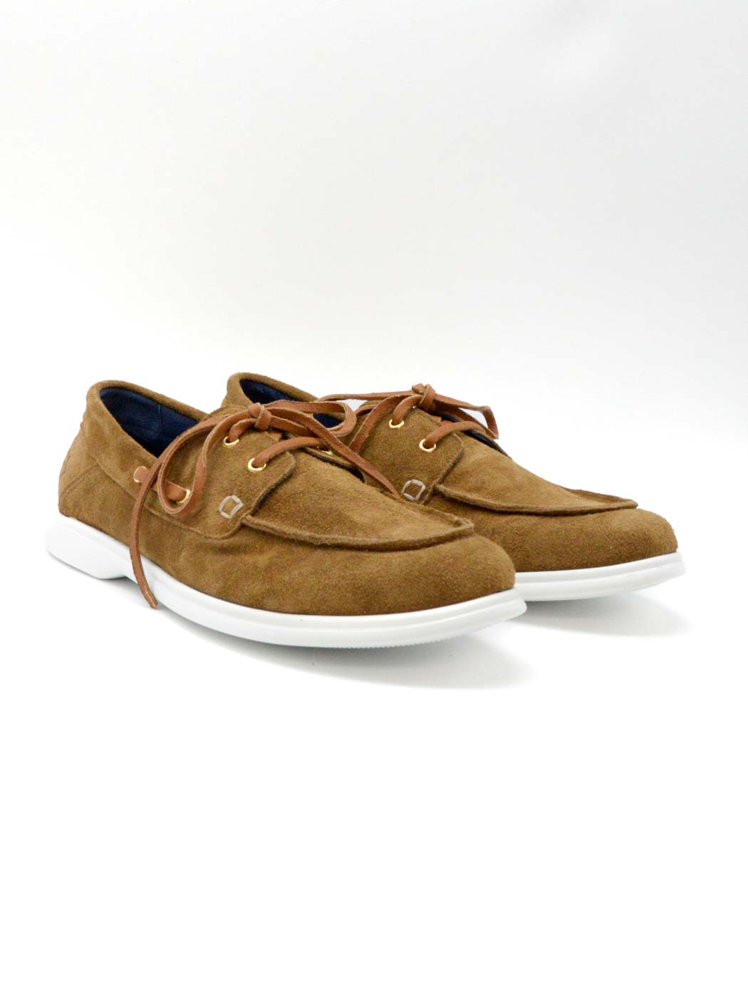 Albert Brown Crust Leather Lace-up Boat Shoes - Three-Quarters View - POEVE Collection
